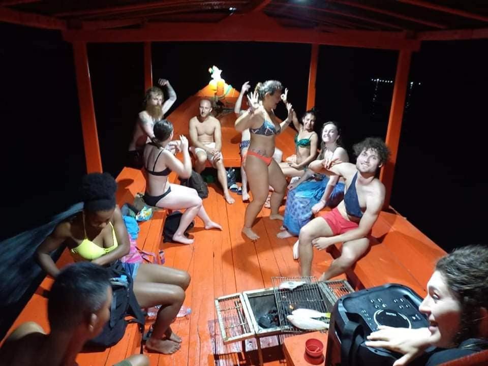 Lucky Sun Saracen Bay Hostel Ко Ронг Санлоем Екстериор снимка
