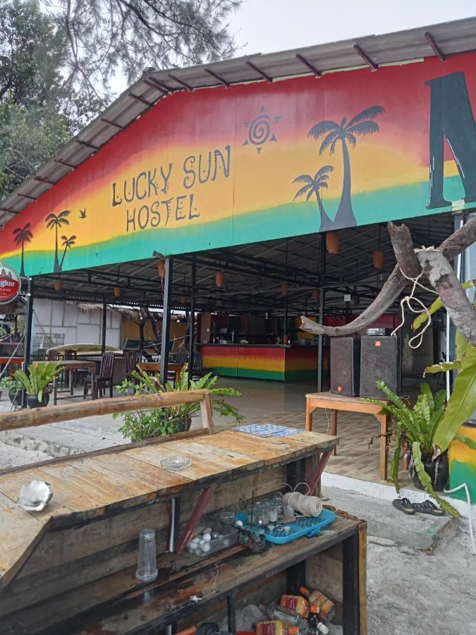 Lucky Sun Saracen Bay Hostel Ко Ронг Санлоем Екстериор снимка