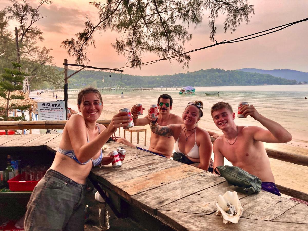 Lucky Sun Saracen Bay Hostel Ко Ронг Санлоем Екстериор снимка
