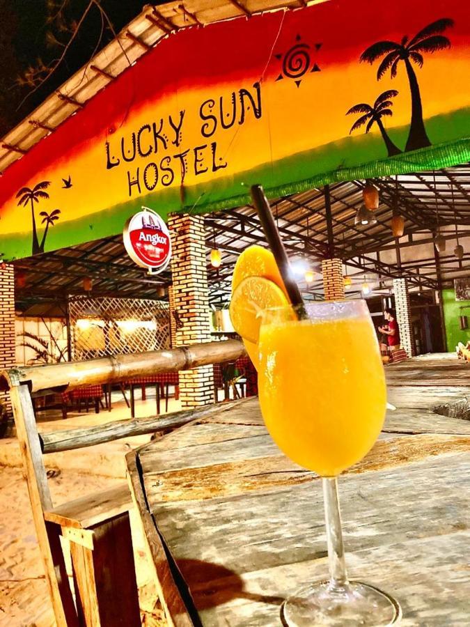 Lucky Sun Saracen Bay Hostel Ко Ронг Санлоем Екстериор снимка