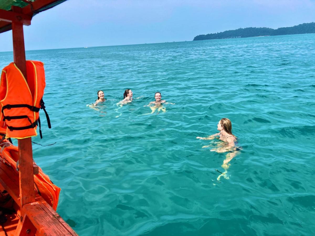 Lucky Sun Saracen Bay Hostel Ко Ронг Санлоем Екстериор снимка