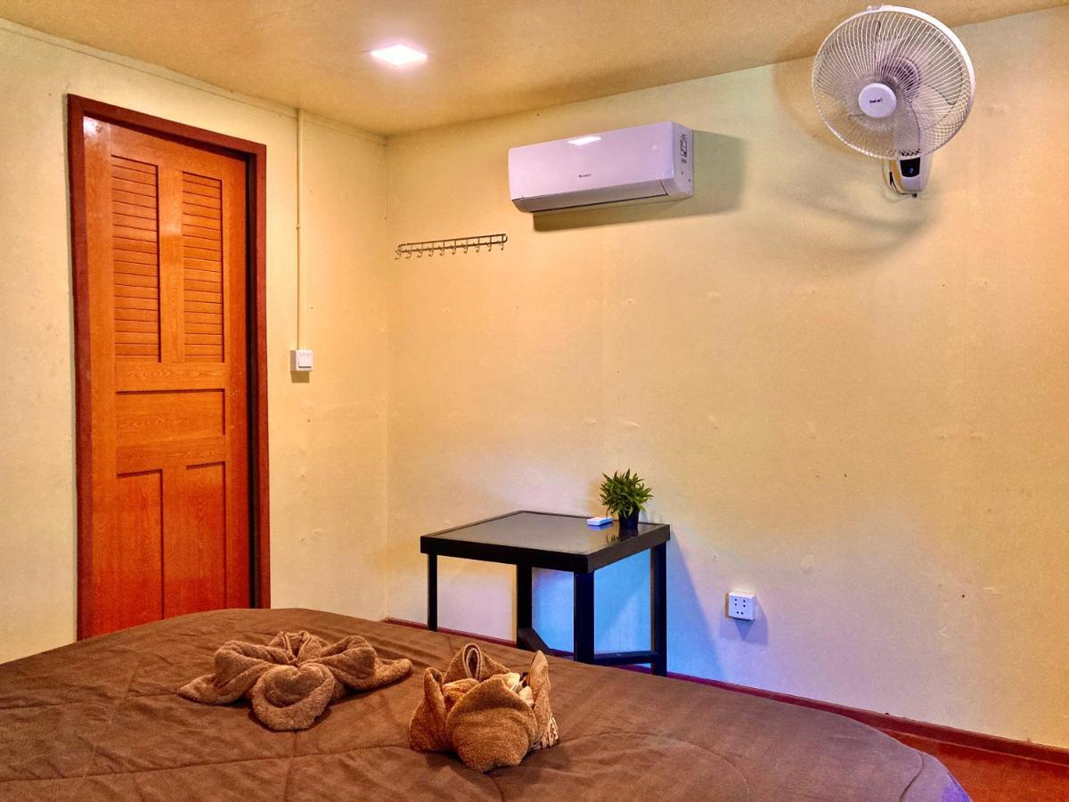 Lucky Sun Saracen Bay Hostel Ко Ронг Санлоем Екстериор снимка