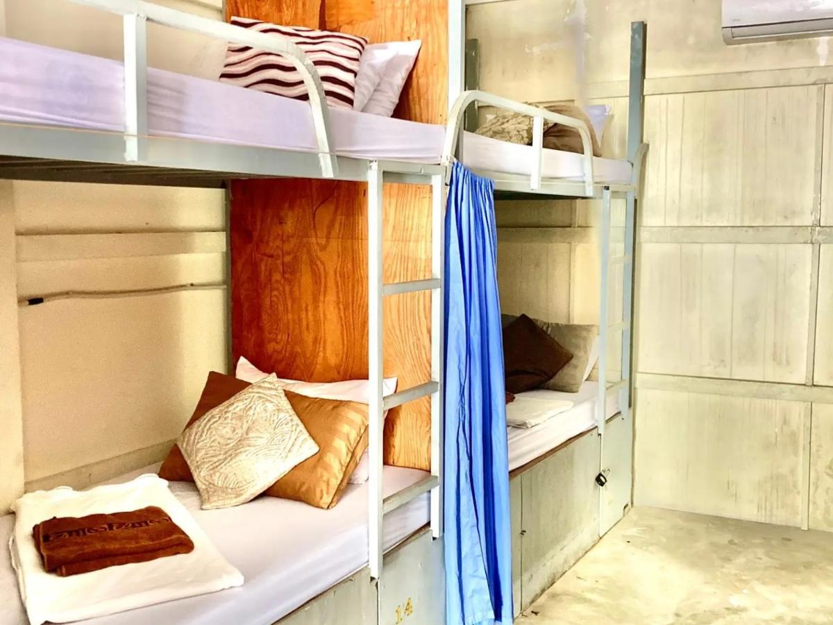 Lucky Sun Saracen Bay Hostel Ко Ронг Санлоем Екстериор снимка