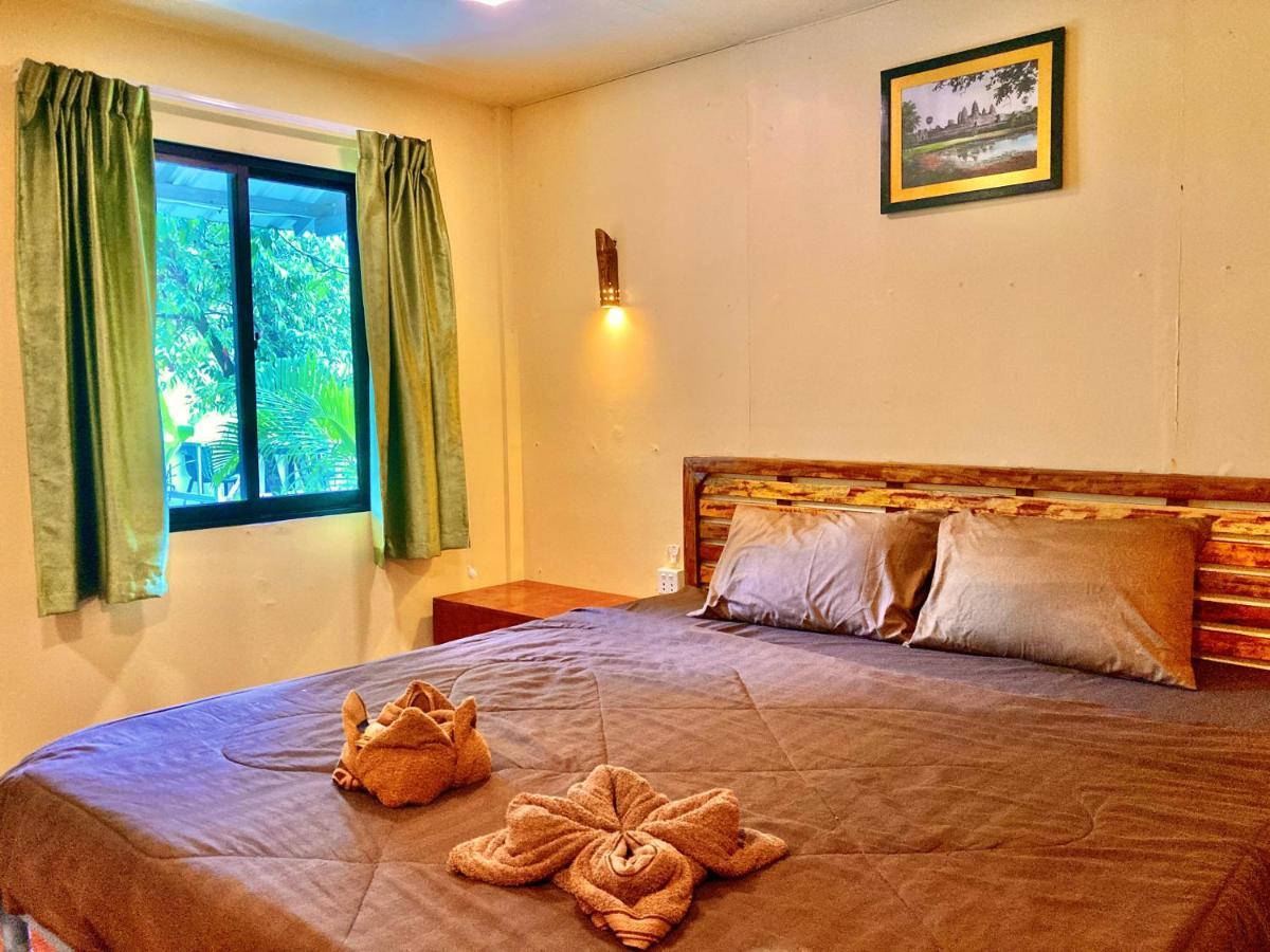 Lucky Sun Saracen Bay Hostel Ко Ронг Санлоем Екстериор снимка